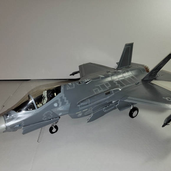 Model F 35 Lightning 2 - Picture 1 of 4
